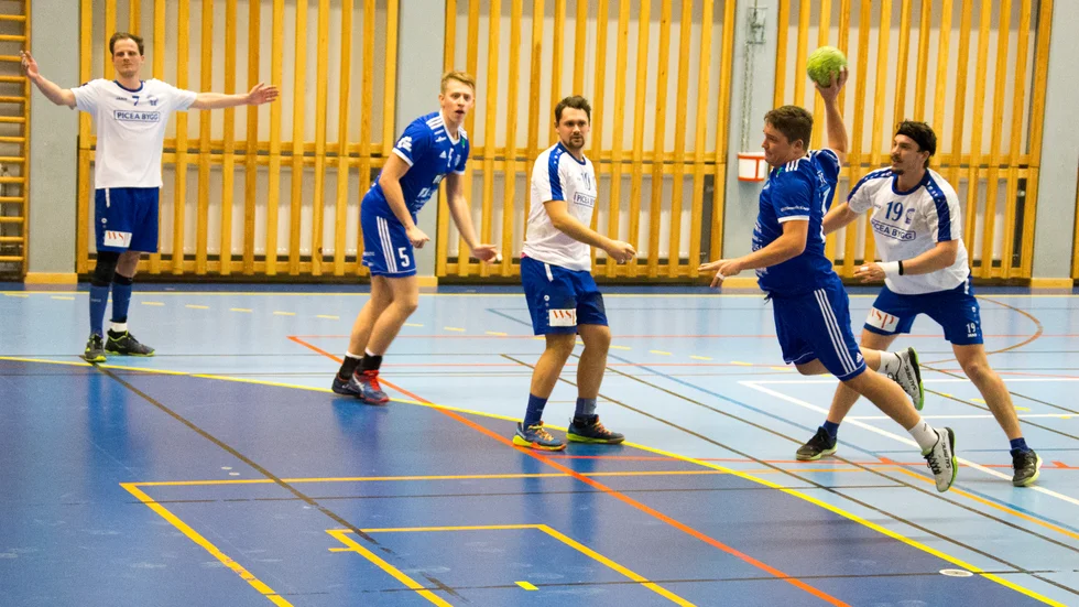 Öjebyn har allt i egna händer. På spelschemat återstår flera matcher mot bottenlag, däribland Sundsvall (bilden) som ligger två poäng före. (Arkivbild)