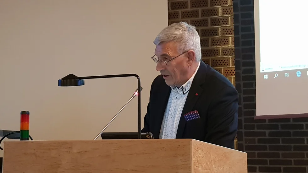 Johnny Åström, Sjukvårdspartiet, medgav att motionen var "lite gammal" men höll fast vid att den borde bifallas.