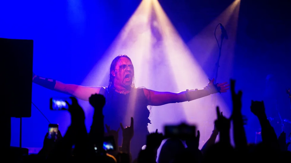 Marduk bjuder på fullt ös under en och en halv timme.
