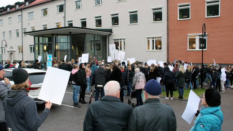 Trots fler arbetslösa finns fortfarande lediga jobb bland annat inom industri, vård, skola och omsorg. Många kräver dock akademisk utbildning.