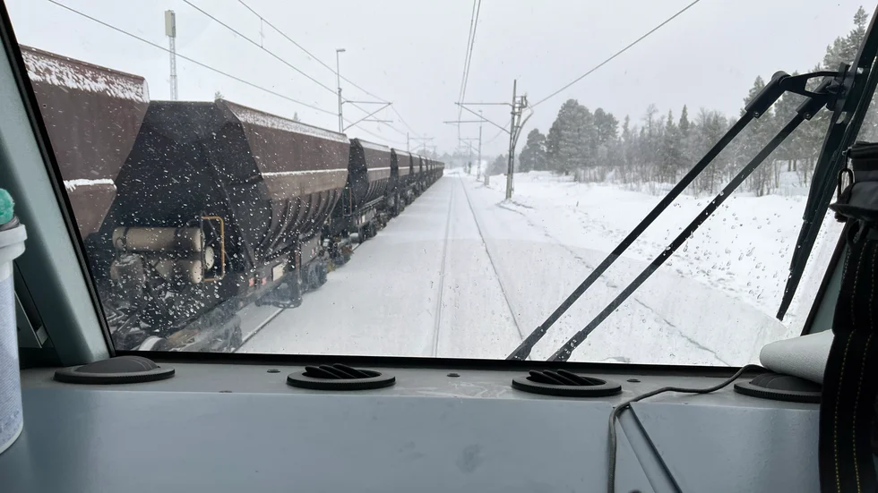 "Med lite vilja tror jag till och med att det skulle gå snabbare att transportera malmen med renrajd än att vänta på dubbelspårig järnväg", skriver Pelle Johansson.