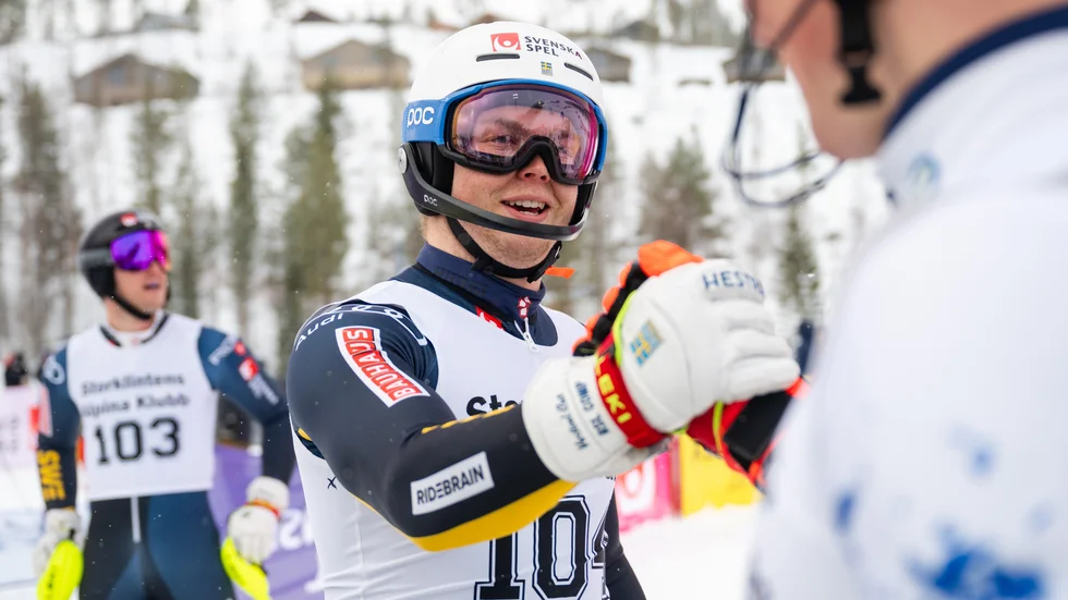 Adam Hofstedt  jublar efter tävlan i alpint, slalom under dag 4 av SM-veckan den 23 mars 2024 i Boden.