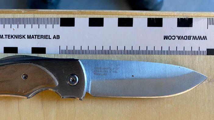Av en slump upptäckte polisen att Vimmerbybon hade den här kniven i fickan.