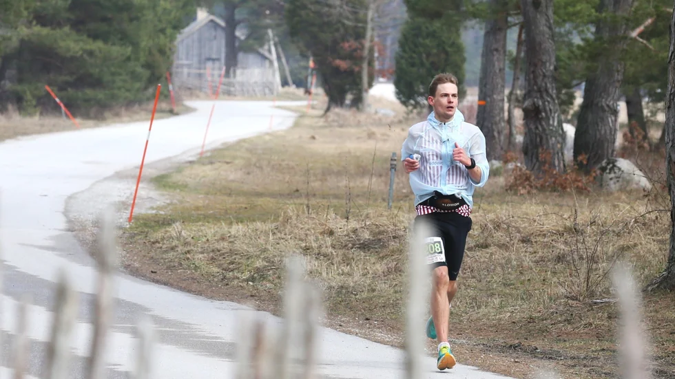 Anton Gustafsson från Alingsås var överlägsen i Gotrun Trail Fest på SM-distansen 50 miles. 
