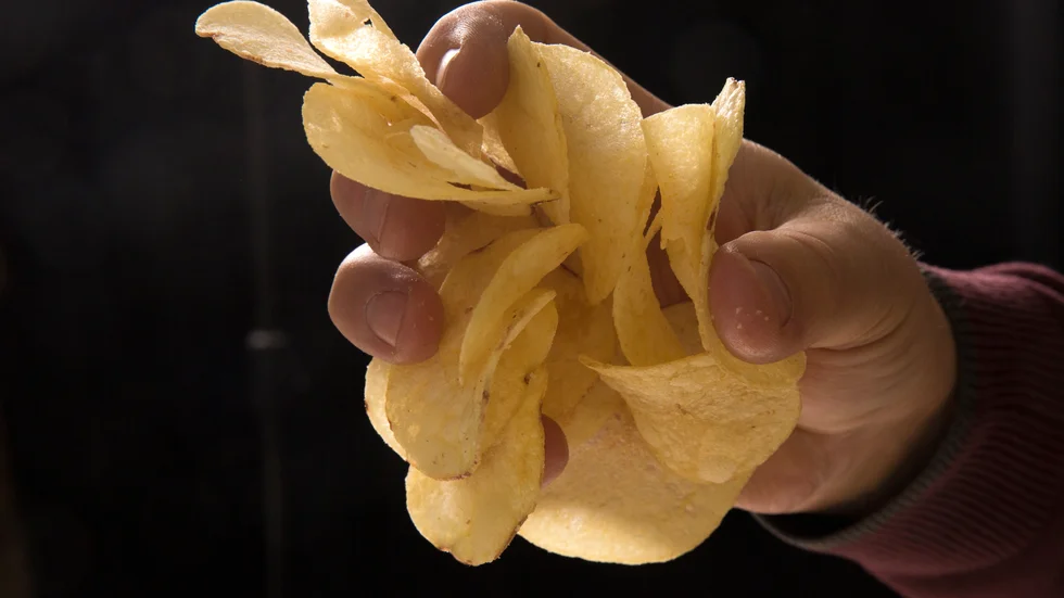 Vid inbrottet stals bland annat chips. Bilden har tagits vid ett annat tillfälle. Arkivbild.