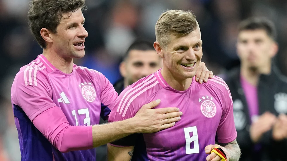Thomas Müller (till vänster) slutar i landslaget. Arkivbild.