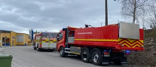 Stort pådrag vid brand på såg – fem brandbilar på plats