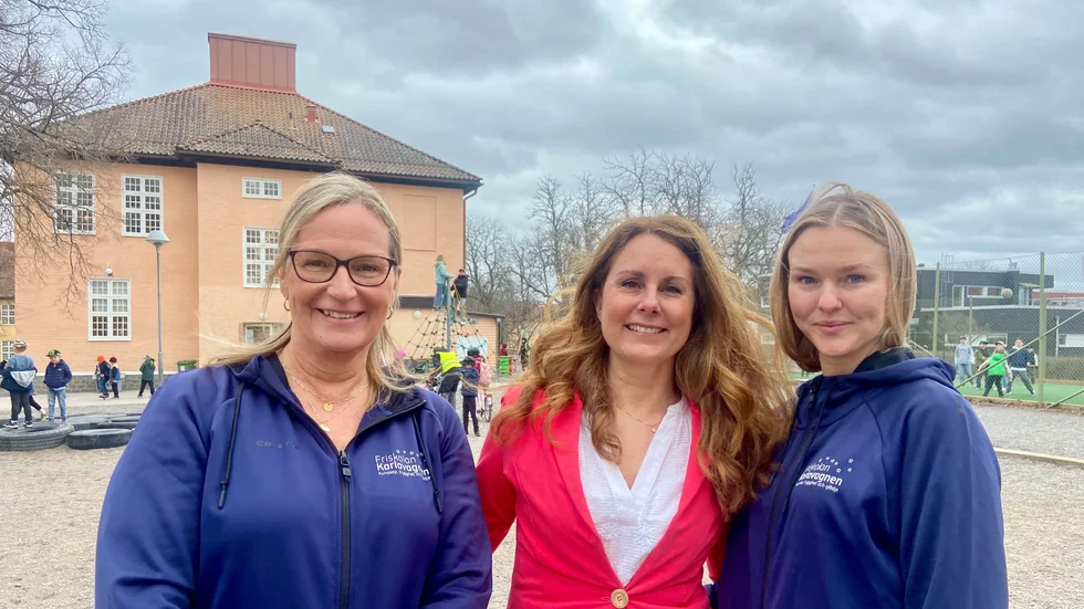 Åsa Sandin, Helena Borgsten och Emma Lindqvist hyllas för deras insatser i skolan. 