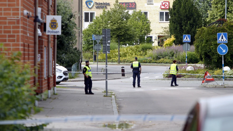 Vid lunchtid under torsdagen spärrade Polisen av Djulögatan, precis vid polisstationen i Katrineholm.