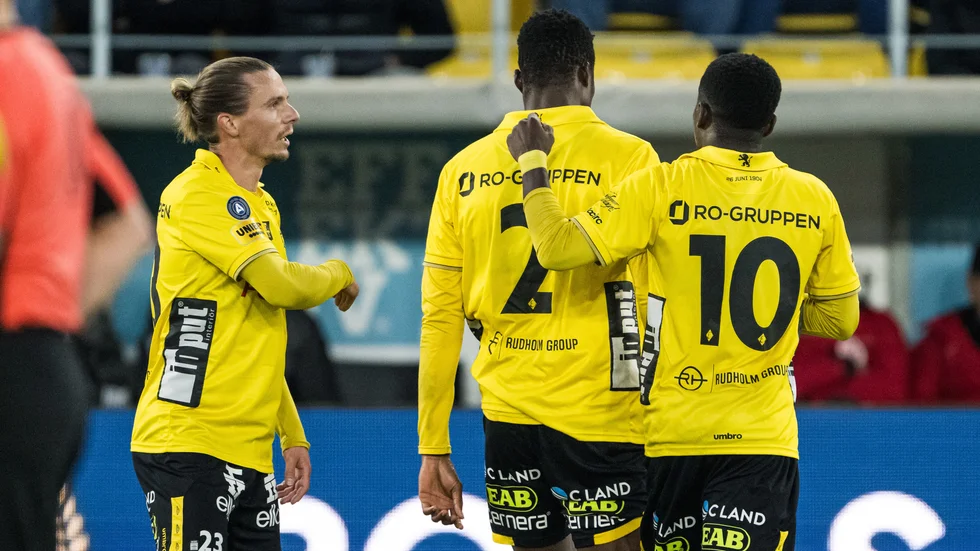 Elfsborgs Terry Yegbe (nummer 2) efter det röda kortet mellan Elfsborg och Sirius.