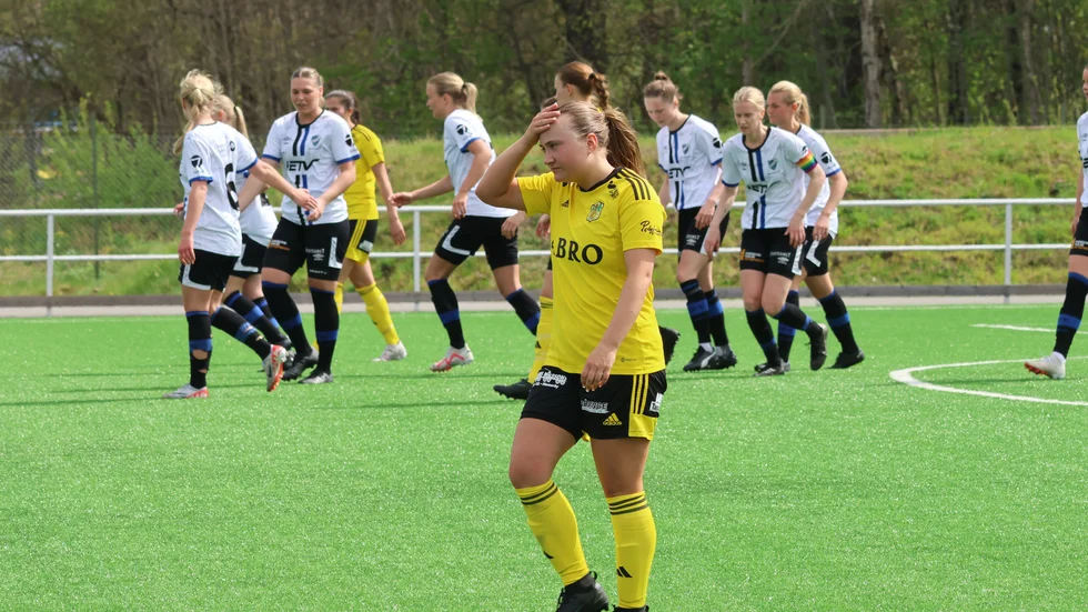 Efter fem raka segrar fick Vimmerby IF se sig besegrat av Ulricehamn hemma med 2-0.
