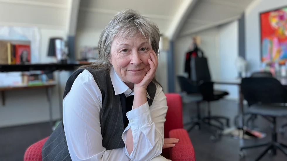 – Jag tror vi alla känner oro med tanke på världsläget. Jag tänker också att med teater kan vi hantera vår oro, glädja oss över att vi lever och vara tillsammans, säger Gunilla Röör.