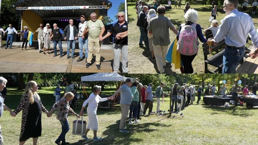 Den mänskliga kedjan i Slite park för solidaritet med Ukrainas folk.