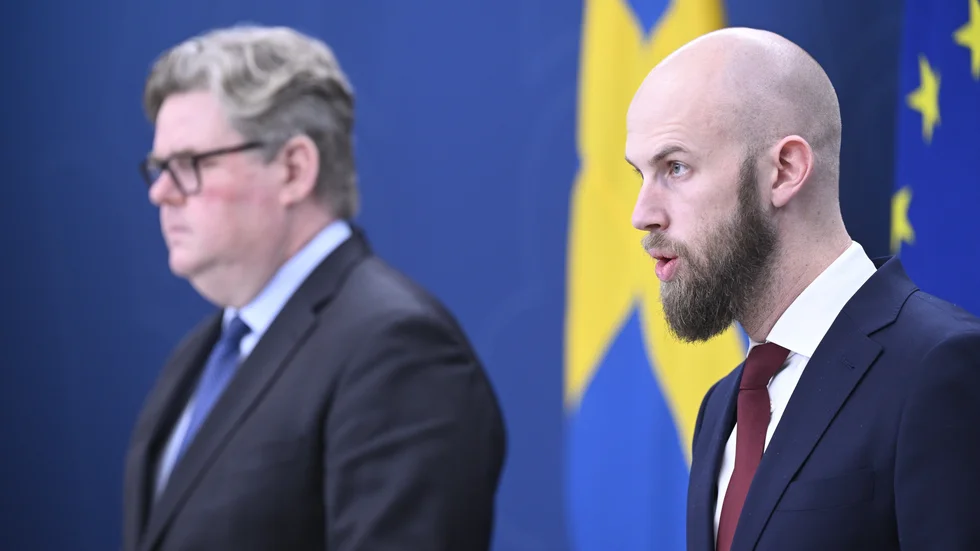 Justitieminister Gunnar Strömmer (M) (vänster) och minister för civilt försvar Carl-Oskar Bohlin (M) håller pressträff om åtgärder för att motverka sprängningarna.