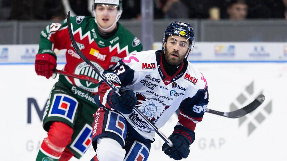 LHC:s Anthony Greco i tuff kamp med Frölunda-back. Följ matchen här. 