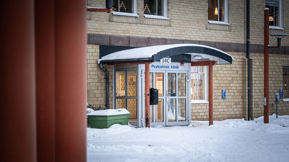 Region Norrbotten vill lägga ner slutenvårdspsykiatrin i Piteå och satsa på vård i hemmet. Initiativet väcker dock frågor om personalens säkerhet och nu vill Vårdförbundet se en genomgripande riskanalys.