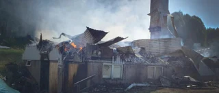 Villa totalförstörd i nattlig brand