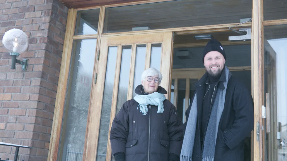 Inger Rönnqvist, ordförande vid EFS i Piteå, och mäklaren Joakim Norberg menar att kyrkan är en speciell fastighet med ett centralt läge. "Jag tror att det är många som får drömmar och visioner", säger Joakim Norberg.