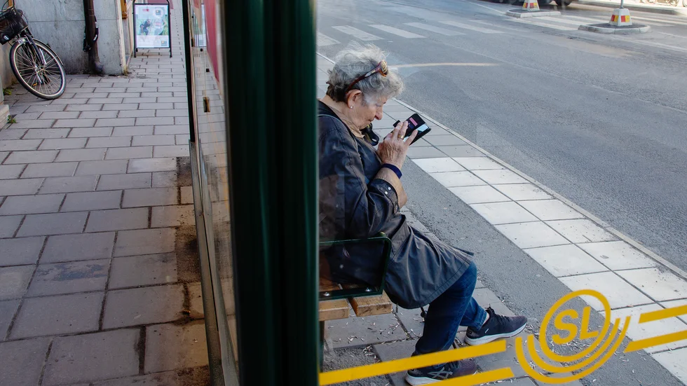 Vi lever bakom våra mobiler i en omänsklig värld, menar insändarskribenten.