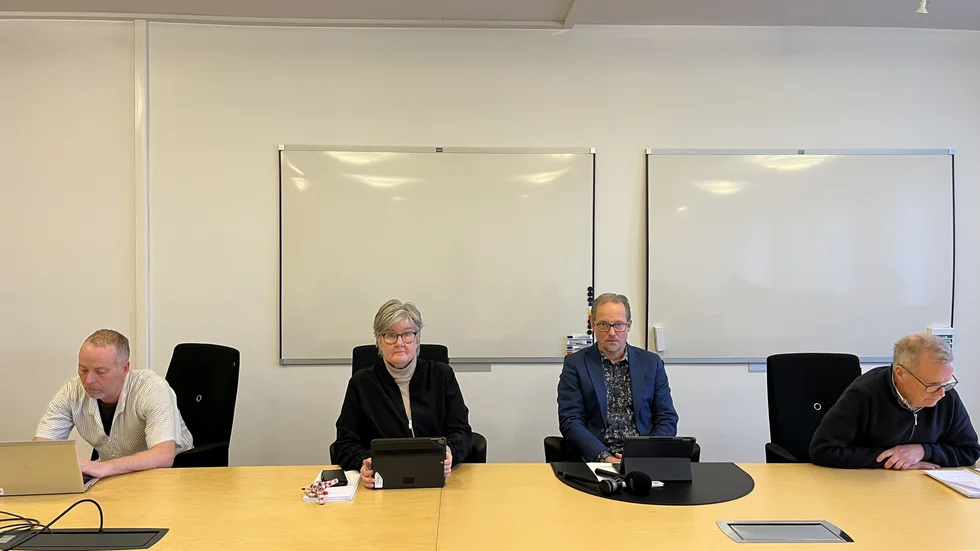 Lars Johansson (V), Helen Nilsson (S), Peter Karlsson (C) och Jacob Käll (C) var med på pressträffen.