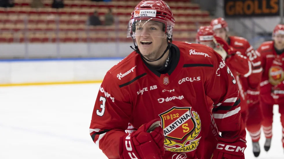 Léon Lerebäck jublar för sitt första mål för säsongen. Det blev matchavgörande mot mora.