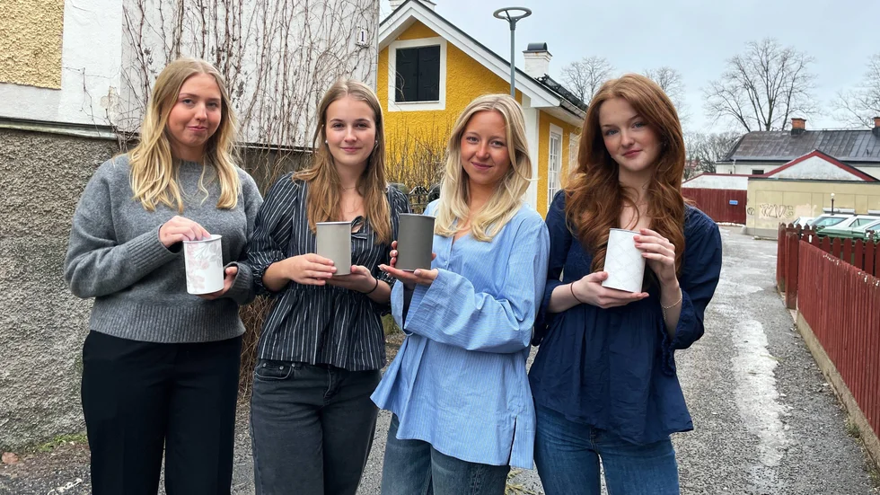 Selma Busch Palm, Hanna Claesson, Nova Björklund och Ella Goddard är personerna bakom UF-företaget Safecarcase.