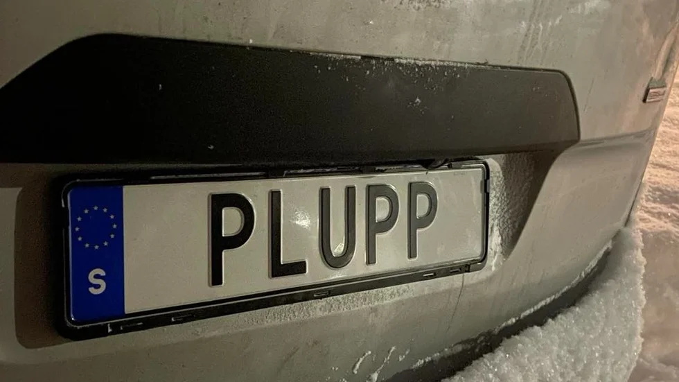 PLUPP kör runt i Piteå och godkändes som en ny personlig skylt under 2023.