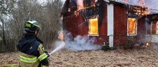 Kraftig brand i ödehus – polisen misstänker mordbrand