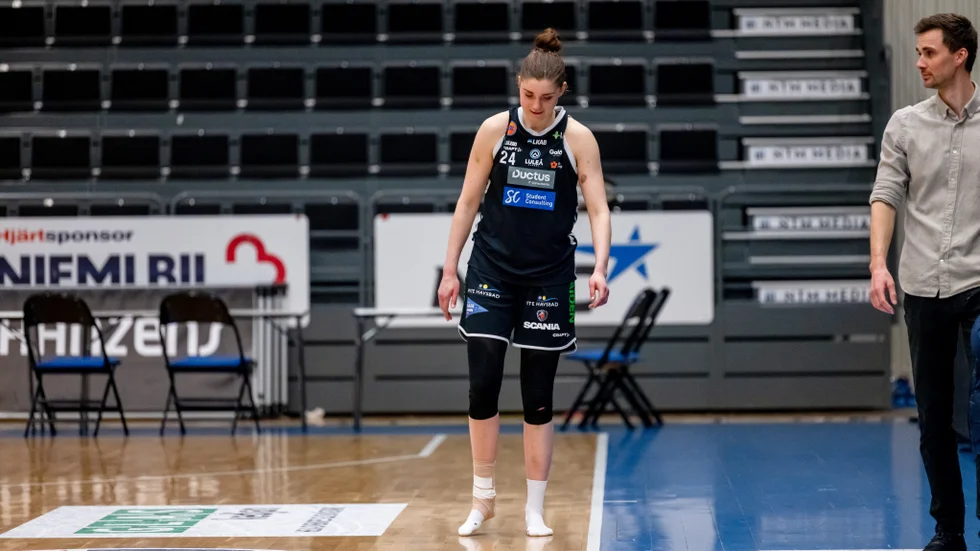 Luleå Baskets nyckelspelare Josefin Vesterberg är fotskadad och missar kvällens andra kvartsfinal mot Mark.