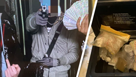 Tillsammans med några vänner poserar tonåringen som stoppades i epan med vapen och kontanter på en bild som polisen hittade i hans mobiltelefon. "En het bild", menade tonåringen i förhör.
