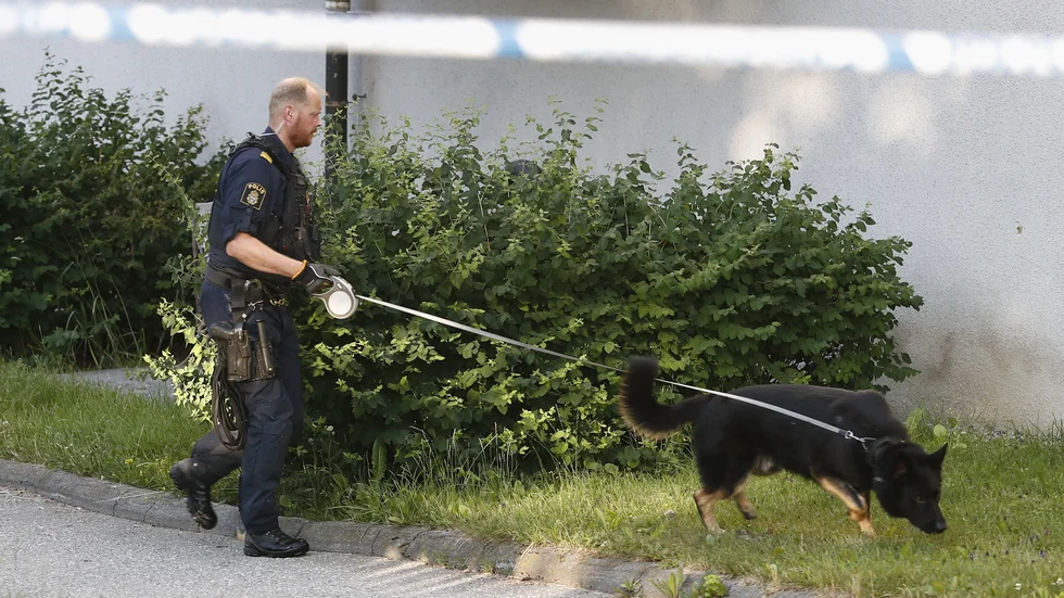 Polisen undersöker området i Södertälje.