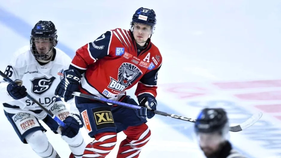 Emil Rangedal, född 2001, är ny back i Piteå Hockey. Han kommer närmast från spel i Borås i hockeyettan.
