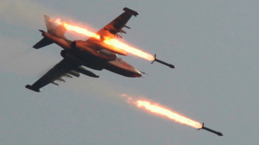 Ett ryskt attackplan av modellen Su-25. Arkivbild från en övning.