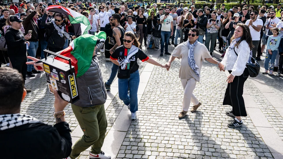 Propalestinsk motdemonstration i dansform under den allmänna sammankomsten på Gustav Adolfs torg i Malmö på fredagen.