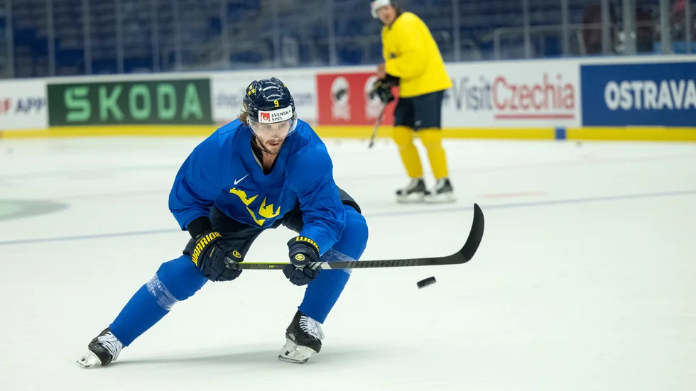 Adrian Kempe, här på onsdagens träning, vill ha revansch i torsdagens VM-kvartsfinal mot Finland. (Arkivbild)