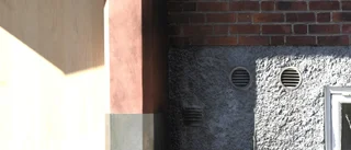 Brandbomb kastades mot flerfamiljshus i Luleå – polisen jagar man