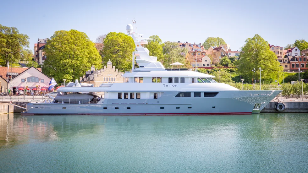 Lyxyachten Triton lade till i Visby hamn under fredagen. 