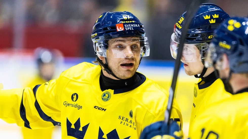 240423 Leon Bristedt of Sweden during the international friendly ice hockey game between Sweden and Finland on April 23, 2024 in Linköping. 
Photo: Magnus Andersson / BILDBYRÅN / COP 308 / MN0076