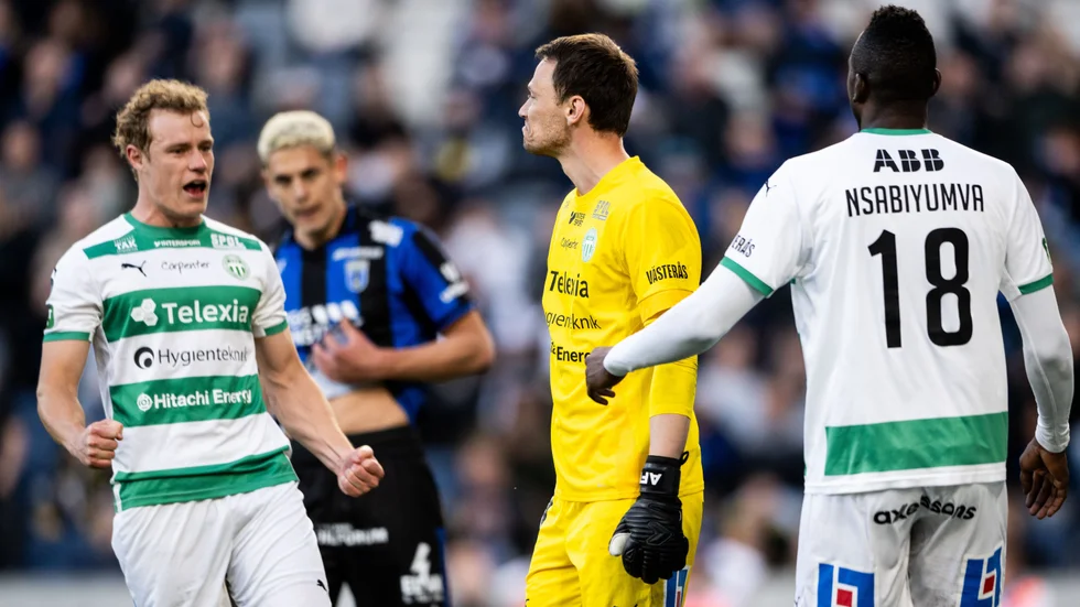 Västerås målvakt Anton Fagerström jublar efter straffräddningen mot Sirius i Uppsala. 