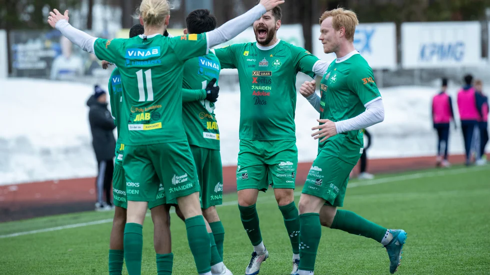 Bergnäsets AIK trummar på med tre poäng borta mot Älgarna.