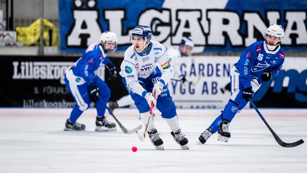 IFK Motalas lagkapten Fredrik Lönn och hela hans lag hade det tufft mot IFK Vänersborg och dess hemmasupportrar. 5-1 till hemmalaget och IFK har inte vunnit i Arena Vänersborg på de senaste fem åren.
