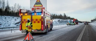 Bil ska ha snurrat av motorvägen