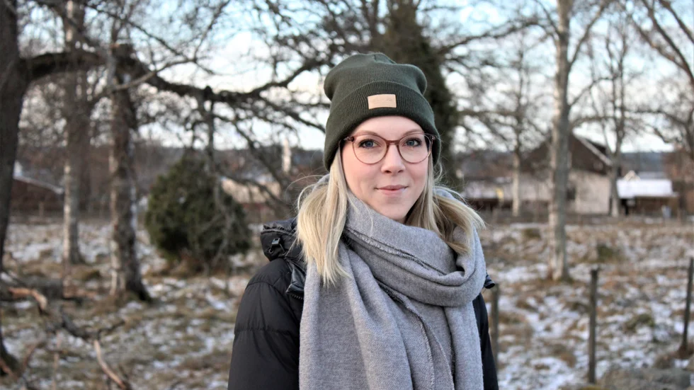Första terminen jobbade Mikaela parallellt med studierna men senare blev det svårare att kombinera.
"När vi skulle ha praktik gick det inte att jobba men sen kom pandemin och då övergick studierna till distans och då hoppade jag in på mitt tidigare jobb på grund av sjukfrånvaron", säger Mikaela Lindebrand.