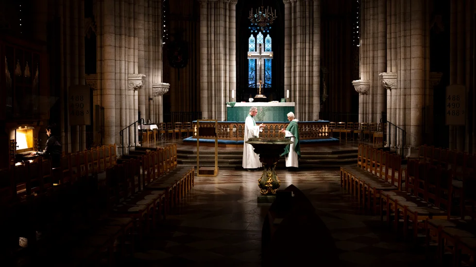 Morgonmässa i Uppsala Domkyrka med ärkebiskop Antje Jackelén i november 2020, då endast 8 personer tilläts närvara på grund av restriktionerna. Arkivbild.
