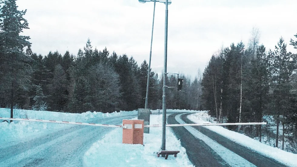 Kommunen har fått nog och sätter upp övervakningskameror vid infarten till snötippen.