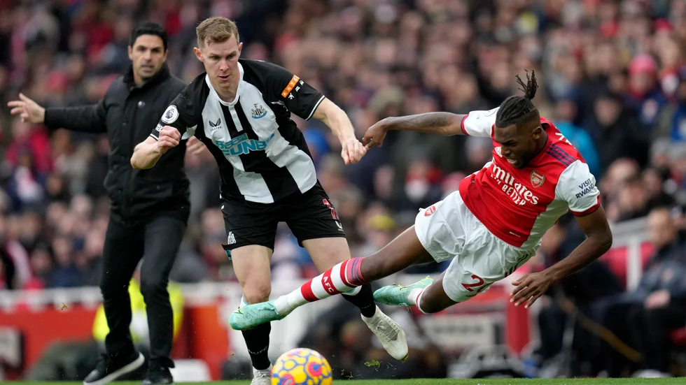 Emil Krafth, till vänster, förlänger kontraktet med Newcastle. Arkivbild.