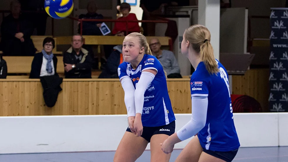Tuff match. Uppsala väntar för Moa Karlsson och Emmy Andersson. Foto: Ake Andersson.