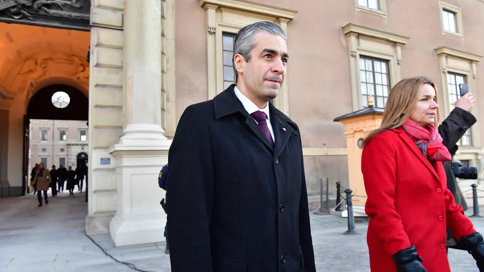 Kylslaget när Khashayar Farmanbar (S), energi- och digitaliseringsminister och Anna-Caren Sätherberg (S), landsbygdsminister lämnar skifteskonseljen på Stockholms slott.