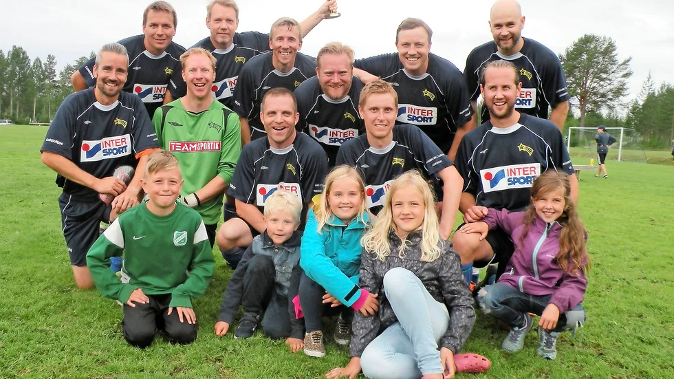 TOPPGÄNG IGEN? Hjoggböle har som sommartradition att vinna Veterancupen i Ostvik. Men i fjol bröts segertrenden. Återstår att se om Hjoggböle tronar på topp på lördag? Arkivbild: Bo Fuhrman