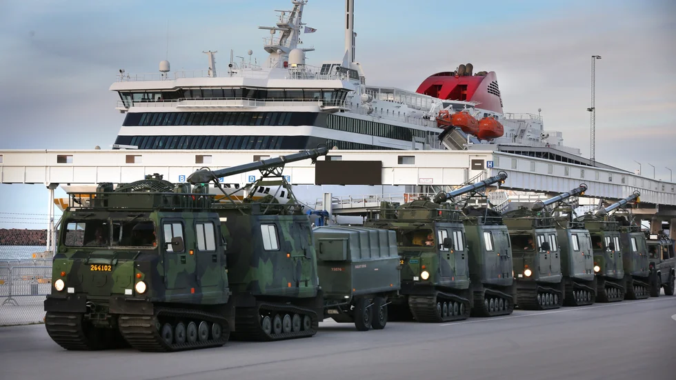 Skribenterna undrar varför det alltid finns pengar för att öka Sveriges militära kapacitet.